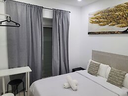 AYZ Silvela - Auto check-in property