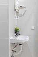 AYZ Silvela - Auto check-in property