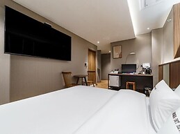 Brown Dot Hotel Eurwangri