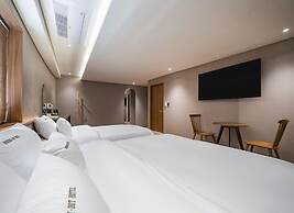 Brown Dot Hotel Eurwangri