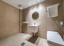 Brown Dot Hotel Eurwangri