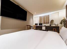 Brown Dot Hotel Eurwangri