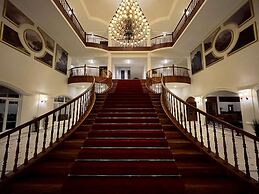 Montrose Golf Resort & Spa