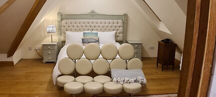 Charming En-suite Bedroom With Patio in St Aubin