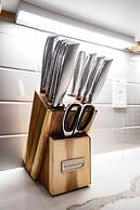 Kaizer Anthony Living