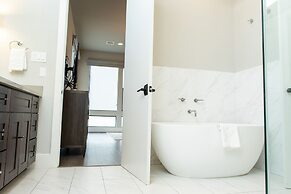 Kaizer Anthony Living