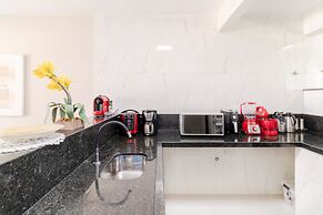 GB60 Excellent House 4 Suites