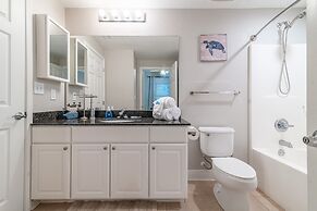 Crystal Tower 1204 2 Bedroom Condo by Redawning