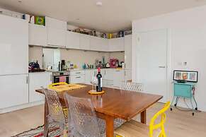 Eclectic 2 Bedroom Apartment in Shoreditch With a Balcony
