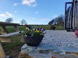 Hornbeam Eco Cabin - Sleeps 2 - Valley View