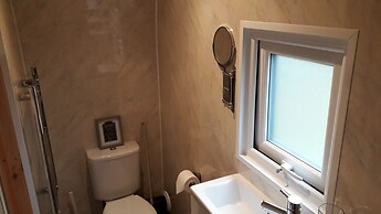 Hornbeam Eco Cabin - Sleeps 2 - Valley View