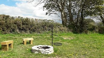 Hornbeam Eco Cabin - Sleeps 2 - Valley View