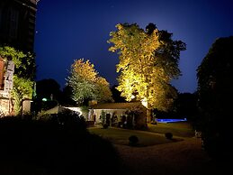 Manoir De La Croix Saint Louis