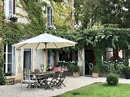Manoir De La Croix Saint Louis
