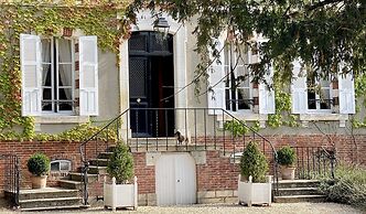 Manoir De La Croix Saint Louis