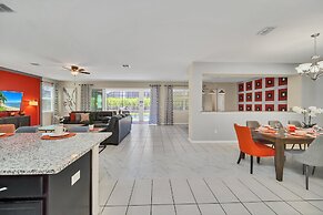 Avenger's, Frozen and Alice in Wonderland Themed Rooms! Private Pool a