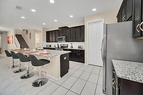 Avenger's, Frozen and Alice in Wonderland Themed Rooms! Private Pool a