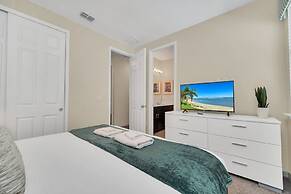 Avenger's, Frozen and Alice in Wonderland Themed Rooms! Private Pool a