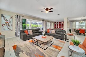 Avenger's, Frozen and Alice in Wonderland Themed Rooms! Private Pool a