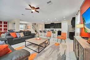 Avenger's, Frozen and Alice in Wonderland Themed Rooms! Private Pool a