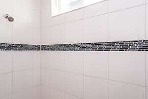 Avenger's, Frozen and Alice in Wonderland Themed Rooms! Private Pool a