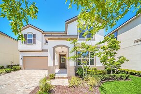 Avenger's, Frozen and Alice in Wonderland Themed Rooms! Private Pool a