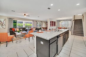 Avenger's, Frozen and Alice in Wonderland Themed Rooms! Private Pool a