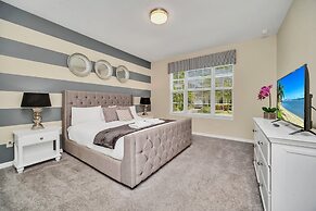 Avenger's, Frozen and Alice in Wonderland Themed Rooms! Private Pool a