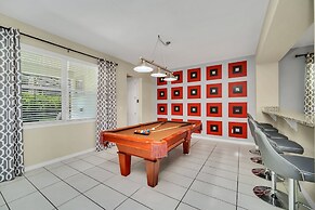 Avenger's, Frozen and Alice in Wonderland Themed Rooms! Private Pool a