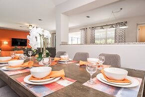 Avenger's, Frozen and Alice in Wonderland Themed Rooms! Private Pool a