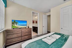 Avenger's, Frozen and Alice in Wonderland Themed Rooms! Private Pool a