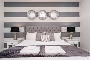 Avenger's, Frozen and Alice in Wonderland Themed Rooms! Private Pool a