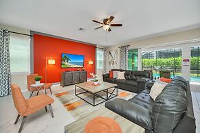 Avenger's, Frozen and Alice in Wonderland Themed Rooms! Private Pool a