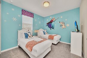 Avenger's, Frozen and Alice in Wonderland Themed Rooms! Private Pool a