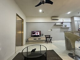 Summer Suites KLCC by Luna