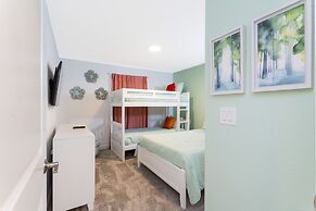 Splendid 4 Bd w/ Pool Close to Disney @ Champions Gate 1006