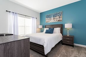 Splendid 4 Bd w/ Pool Close to Disney @ Champions Gate 1006