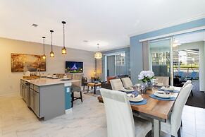 Splendid 4 Bd w/ Pool Close to Disney @ Champions Gate 1006