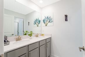 Splendid 4 Bd w/ Pool Close to Disney @ Champions Gate 1006