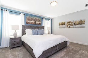 Splendid 4 Bd w/ Pool Close to Disney @ Champions Gate 1006