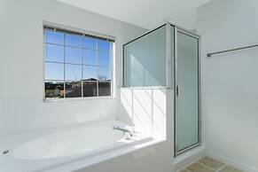 Beautiful 5Bd Single Family w/ Game Room @ 106 Lake Wilson Preserve