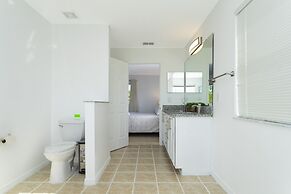 Beautiful 5Bd Single Family w/ Game Room @ 106 Lake Wilson Preserve