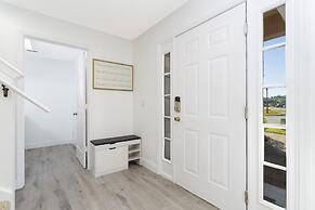 Beautiful 5Bd Single Family w/ Game Room @ 106 Lake Wilson Preserve