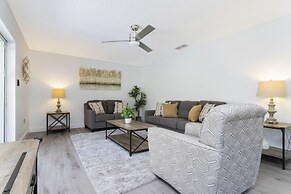 Beautiful 5Bd Single Family w/ Game Room @ 106 Lake Wilson Preserve