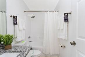 Beautiful 5Bd Single Family w/ Game Room @ 106 Lake Wilson Preserve