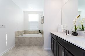 Luxury 2 Bd Close to Disney @ Champions Gate 1071