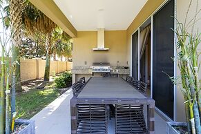 Stunning 4 Bd Close To Disney @ Magic Village 3247