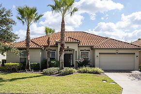 Gorgeous 4Bd with Pool @ 4072 Solterra Resort