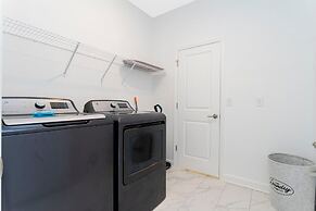 Stunning Family Friendly 5 Bd w/ Pool Close to Disney @ Storey Lake 42