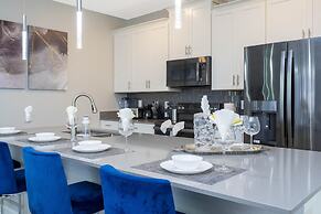 Gorgeous 4Bd Close to Disney w/ Pool @ Storey Lake 4245